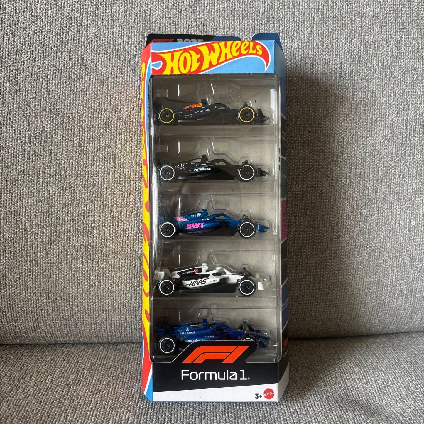 Hot Wheels 1:64 Scale 5-Pack Formula 1 Die-Cast Toy Cars, Set of 5 Officially Licensed, Collectible F1 Race Cars for Play or Display