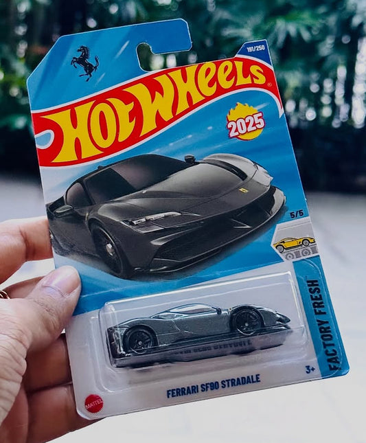 Hot Wheels Ferrari SF90 Stradale – 1:64 Scale Die-Cast Car (Grey, 2025 Case Q)